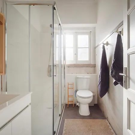 Guest house & In Marques De Pombal, 1min Metro Lisbon