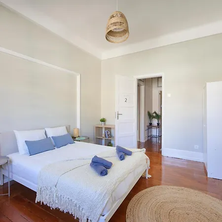 & In Marques De Pombal, 1min Metro Guest house Lisbon