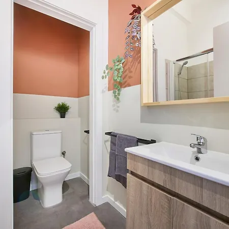 & In Marques De Pombal, 1min Metro Guest house