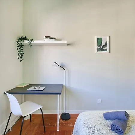 & In Marques De Pombal, 1min Metro Guest house Lisbon