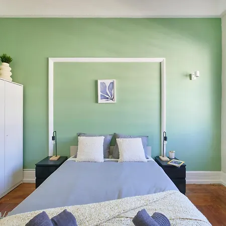 & In Marques De Pombal, 1min Metro Guest house Lisbon