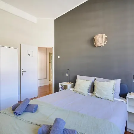 Guest house & In Marques De Pombal, 1min Metro Lisbon