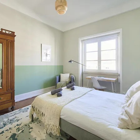 & In Marques De Pombal, 1min Metro Guest house Lisbon
