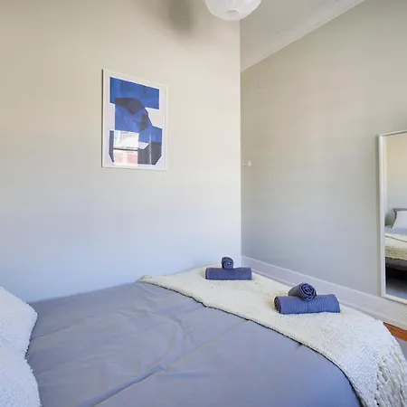 & In Marques De Pombal, 1min Metro Guest house Lisbon