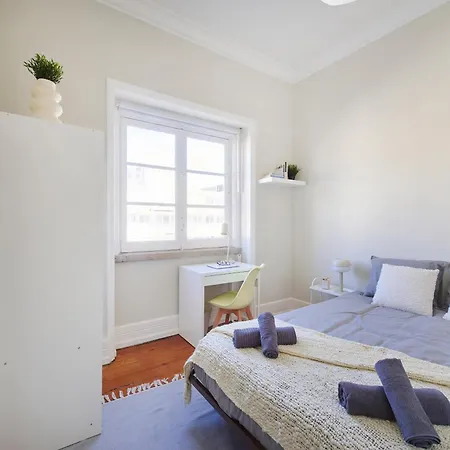 Guest house & In Marques De Pombal, 1min Metro Lisbon