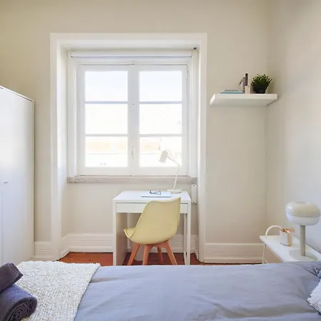 & In Marques De Pombal, 1min Metro Guest house Lisbon