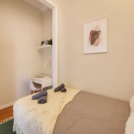 & In Marques De Pombal, 1min Metro בית הארחה *