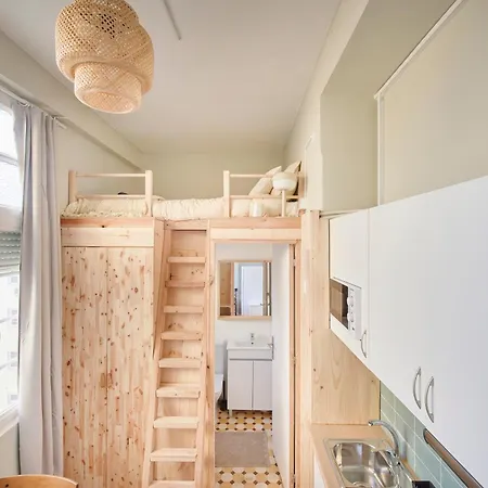 Guest house & In Marques De Pombal, 1min Metro Lisbon